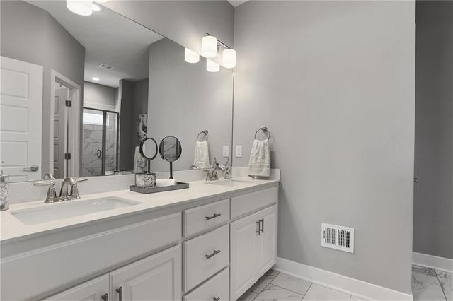 11448 N Auburndale Circle, Kansas City, MO 64157