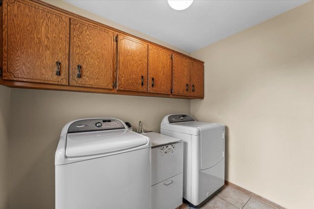 N78W15561 Old Gate ROAD, Menomonee Falls, WI 53051