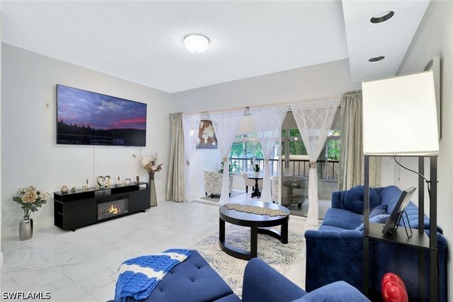 1018 Woodshire LN A210, Naples, FL 34105