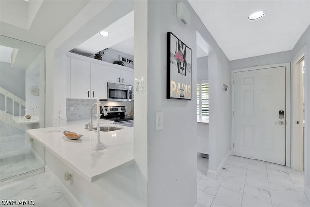 1018 Woodshire LN A210, Naples, FL 34105