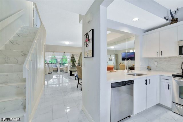 1018 Woodshire LN A210, Naples, FL 34105