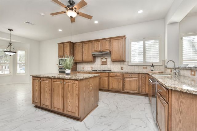 106 Longhorn TRL, Georgetown, TX 78633