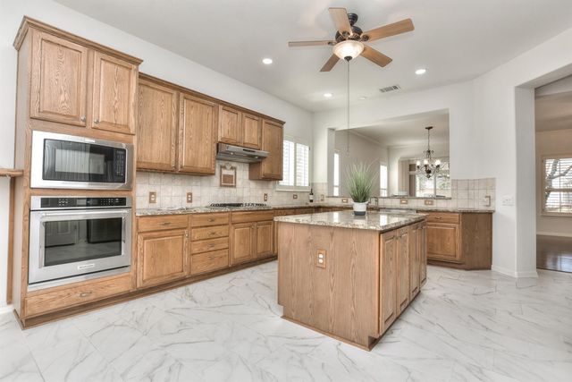 106 Longhorn TRL, Georgetown, TX 78633