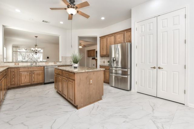 106 Longhorn TRL, Georgetown, TX 78633