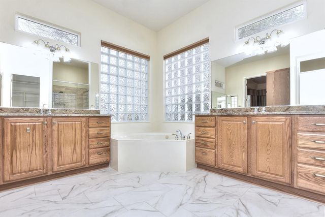 106 Longhorn TRL, Georgetown, TX 78633