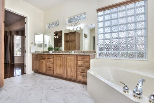 106 Longhorn TRL, Georgetown, TX 78633