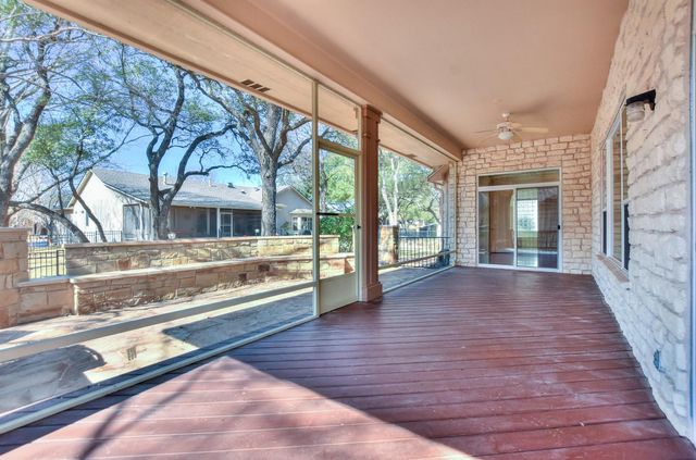 106 Longhorn TRL, Georgetown, TX 78633