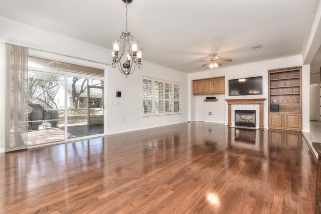 106 Longhorn TRL, Georgetown, TX 78633