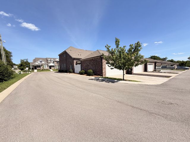 2919 Suzanne Landon Dr, Murfreesboro, TN 37130