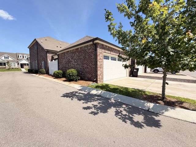 2919 Suzanne Landon Dr, Murfreesboro, TN 37130