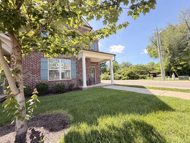 2919 Suzanne Landon Dr, Murfreesboro, TN 37130
