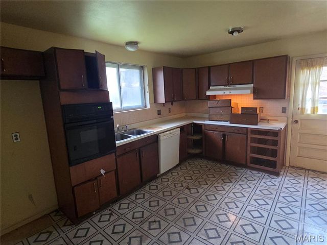 867 Greenshire Court, St Louis, MO 63130