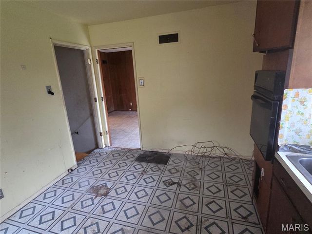 867 Greenshire Court, St Louis, MO 63130