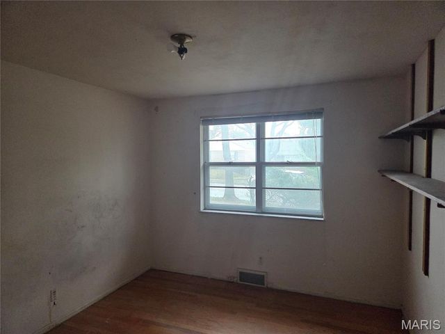 867 Greenshire Court, St Louis, MO 63130