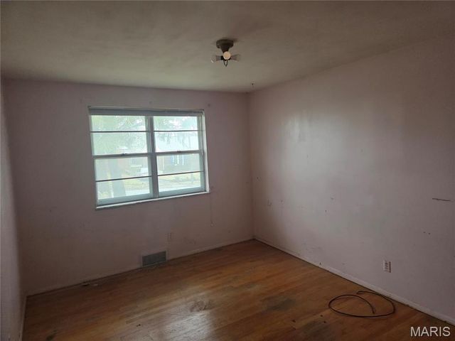 867 Greenshire Court, St Louis, MO 63130