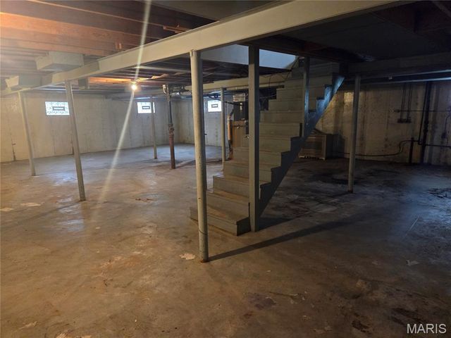 867 Greenshire Court, St Louis, MO 63130