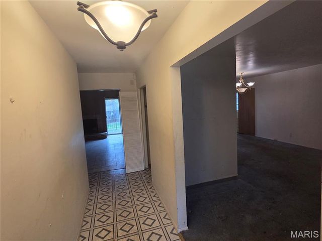 867 Greenshire Court, St Louis, MO 63130