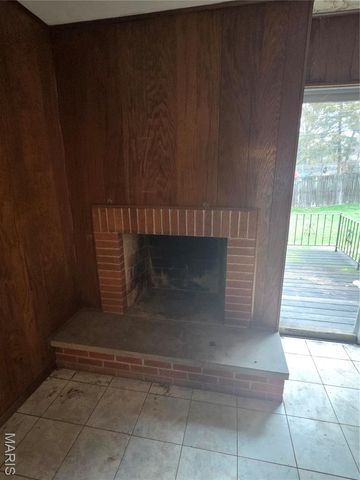 867 Greenshire Court, St Louis, MO 63130