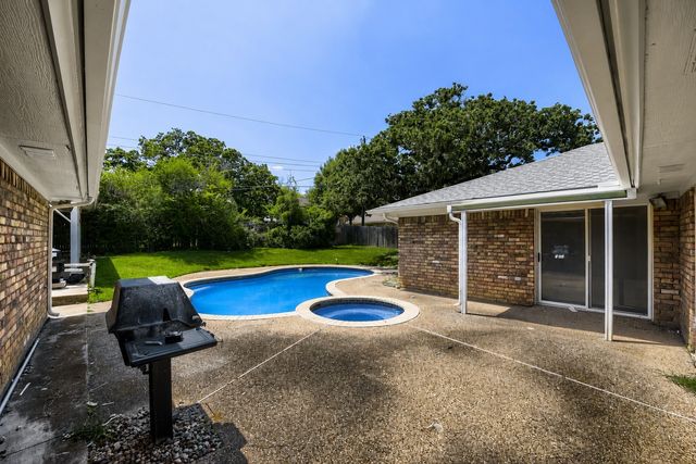3712 Greenbriar Court, Colleyville, TX 76034