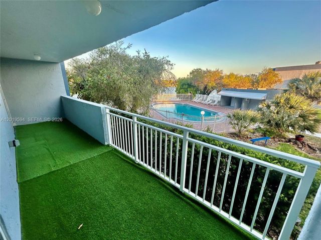 9375 Fontainebleau Blvd L217, Miami, FL 33172