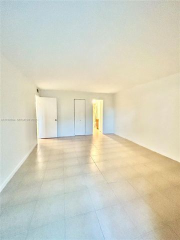 9375 Fontainebleau Blvd L217, Miami, FL 33172