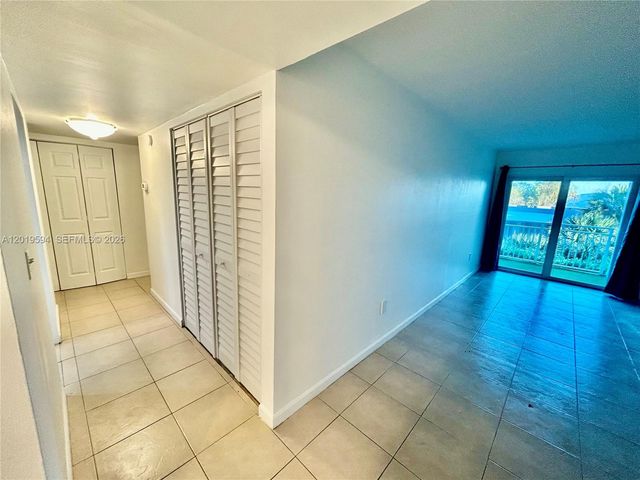 9375 Fontainebleau Blvd L217, Miami, FL 33172