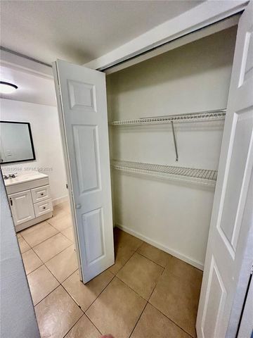 9375 Fontainebleau Blvd L217, Miami, FL 33172