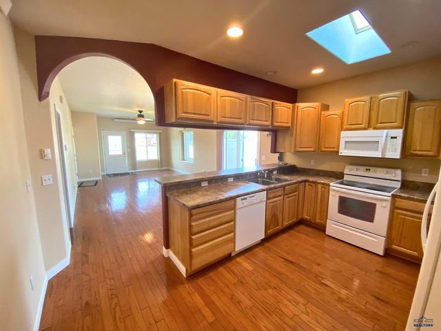 2412 MERLOT DR, Rapid City, SD 57701