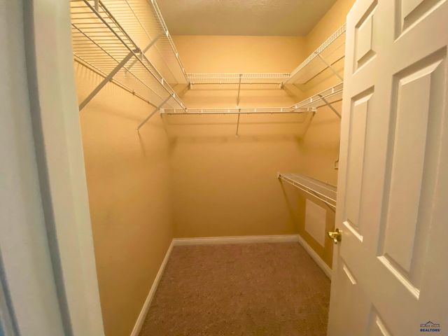 2412 MERLOT DR, Rapid City, SD 57701