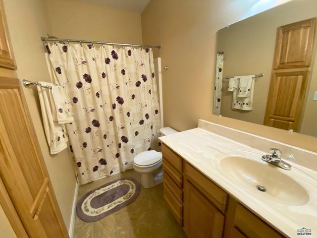 2412 MERLOT DR, Rapid City, SD 57701