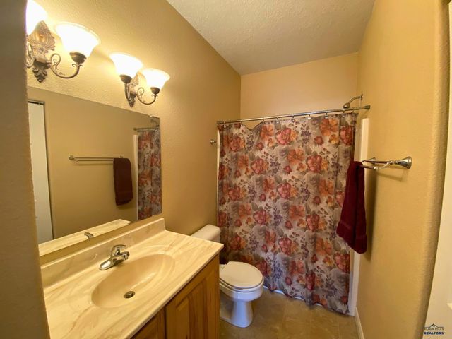 2412 MERLOT DR, Rapid City, SD 57701