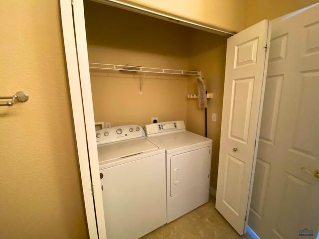 2412 MERLOT DR, Rapid City, SD 57701