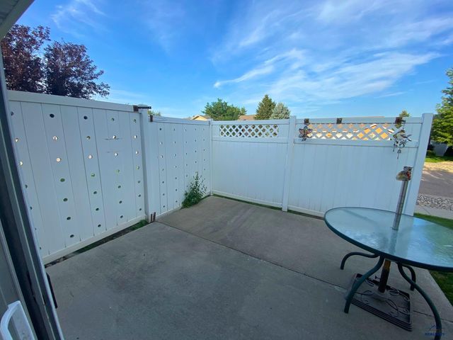 2412 MERLOT DR, Rapid City, SD 57701