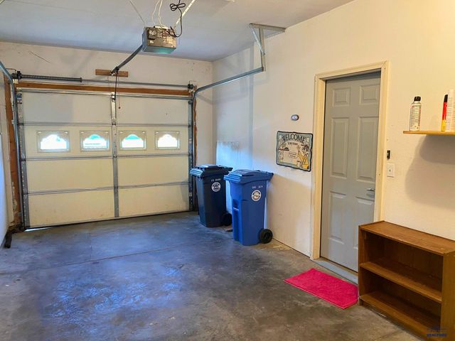 2412 MERLOT DR, Rapid City, SD 57701