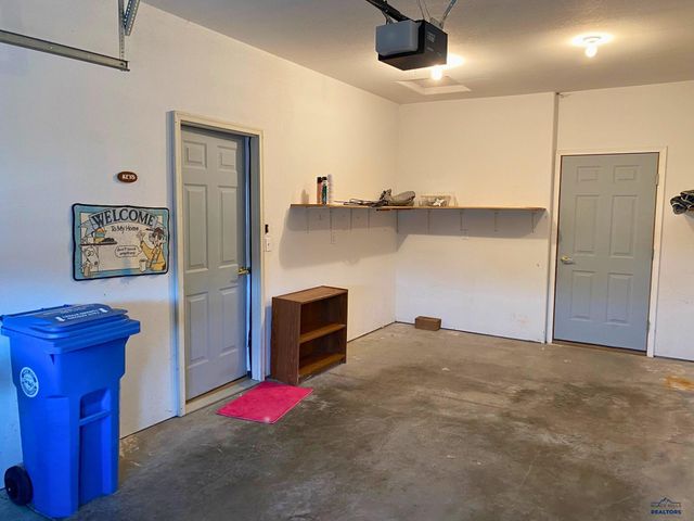 2412 MERLOT DR, Rapid City, SD 57701