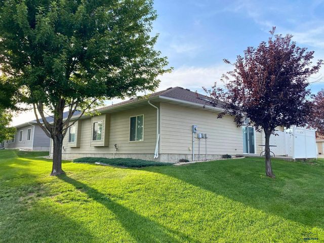 2412 MERLOT DR, Rapid City, SD 57701