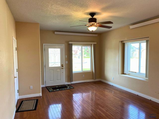 2412 MERLOT DR, Rapid City, SD 57701