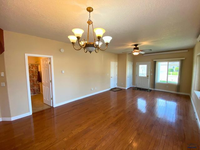 2412 MERLOT DR, Rapid City, SD 57701