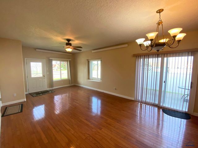 2412 MERLOT DR, Rapid City, SD 57701