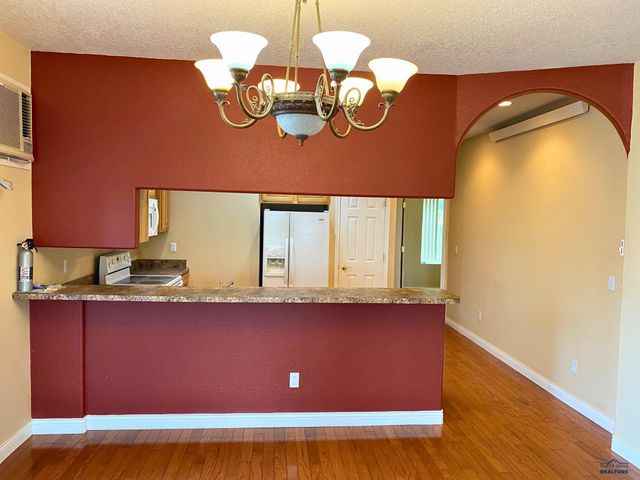 2412 MERLOT DR, Rapid City, SD 57701