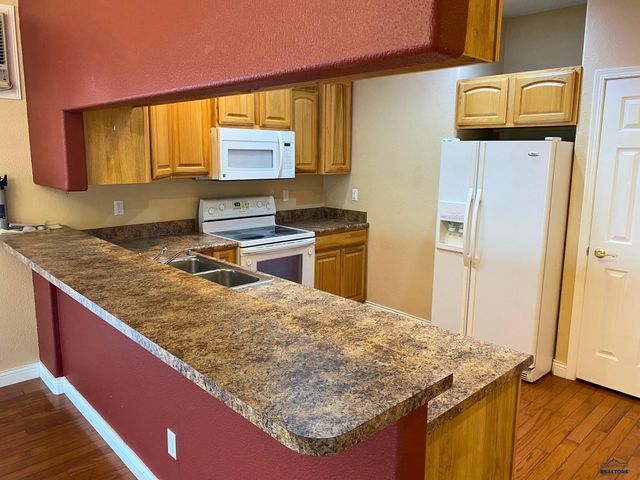 2412 MERLOT DR, Rapid City, SD 57701