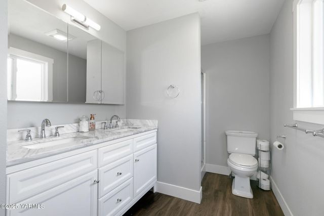 910 Gromore Rd, Yakima, WA 98908