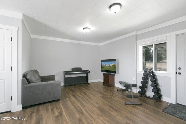 910 Gromore Rd, Yakima, WA 98908