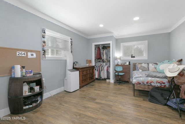 910 Gromore Rd, Yakima, WA 98908