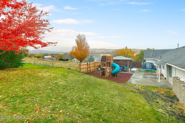 910 Gromore Rd, Yakima, WA 98908