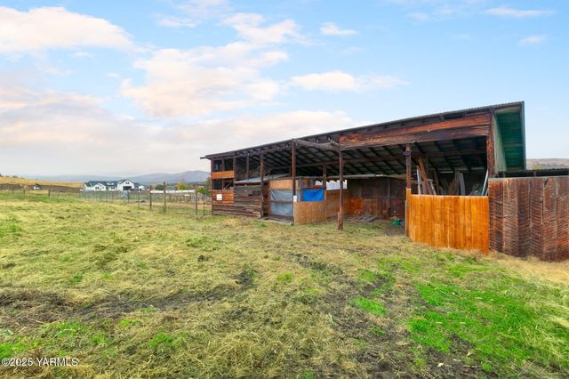 910 Gromore Rd, Yakima, WA 98908