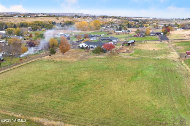 910 Gromore Rd, Yakima, WA 98908