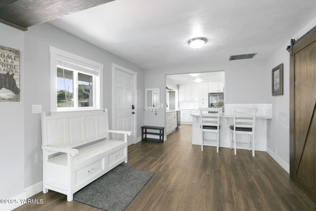 910 Gromore Rd, Yakima, WA 98908