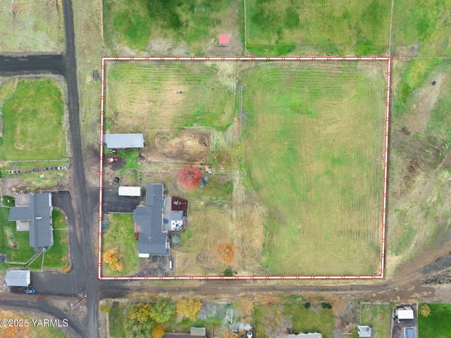910 Gromore Rd, Yakima, WA 98908