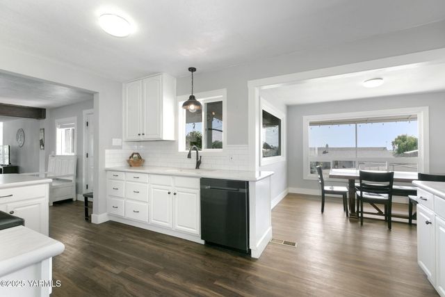 910 Gromore Rd, Yakima, WA 98908